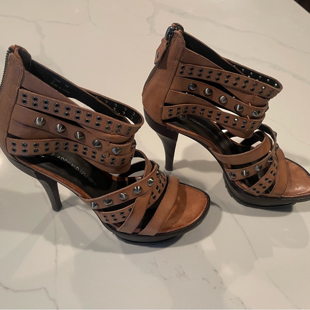 Donald J Pilsner Lisa sandal pumps.